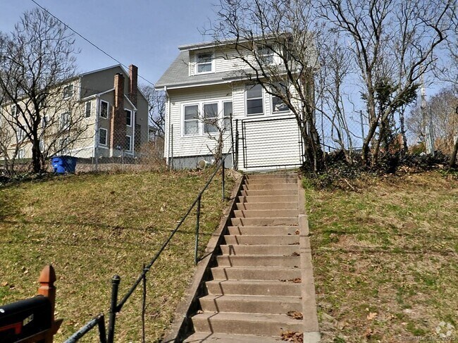 Building Photo - 124 1st Ave Rental