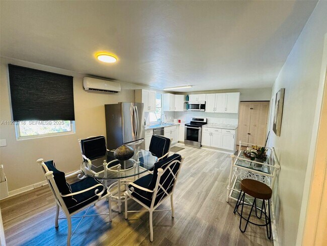 Photo - 2205 Roosevelt St Unit 4