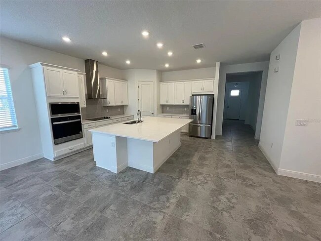 GOURMET KITCHEN