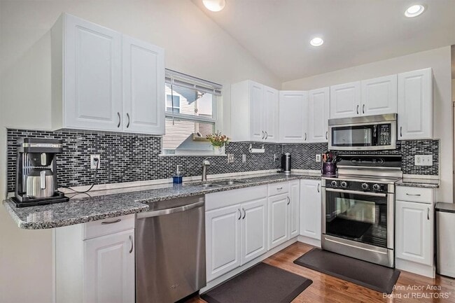 Photo - 4267 Knollcrest Dr