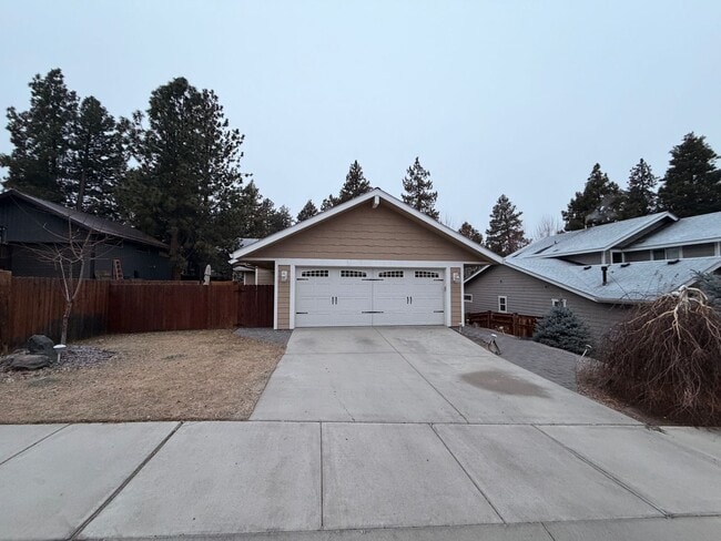 Building Photo - Dual Primary Suite's. 2 Bedroom / 2.5 Bathroom Single Level Home in NE Bend