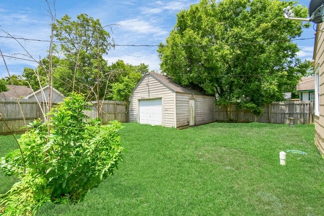 Photo - 415 10th Ave N
