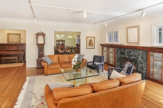 2737 N Hampden Ct Unit 3