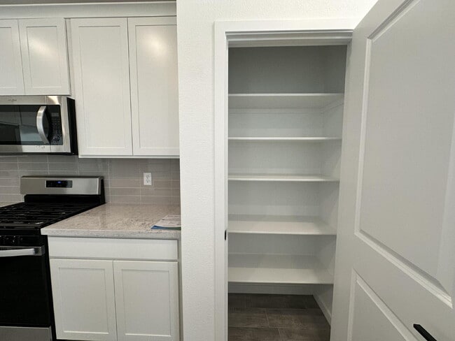 Photo - 878 Benning St