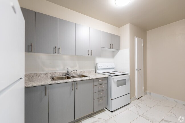 Photo - 6171 Bathurst St