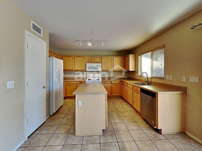 Photo - 15995 W Monroe St