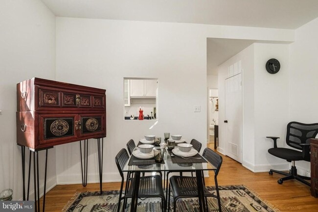 Photo - 301 G St NE Unit 2