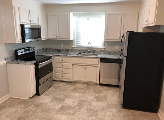 Photo - 1608 Barberry Ln
