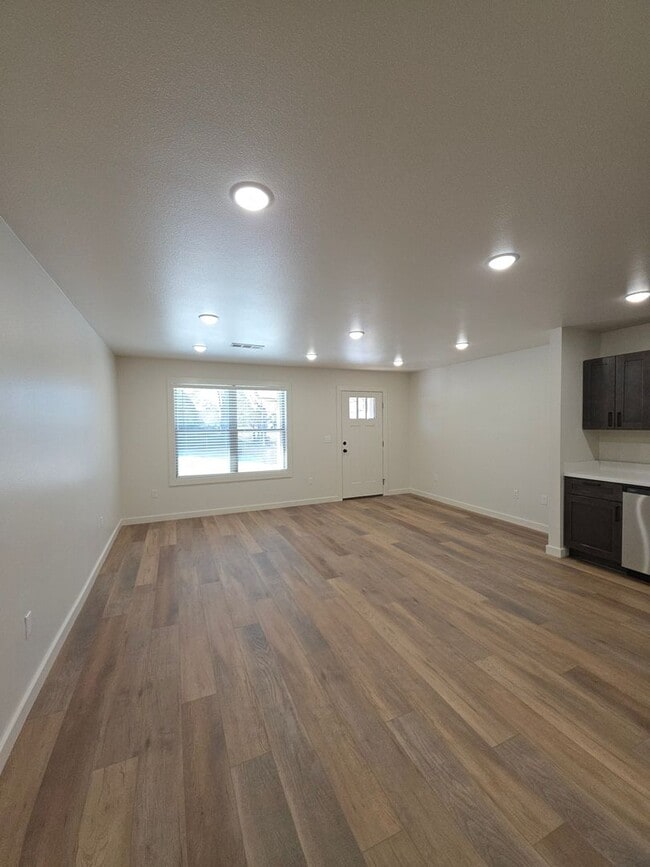 Photo - 703 W 12th St Unit A