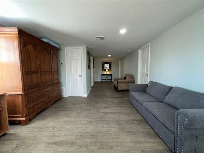 Photo - 201 Volpe Cir