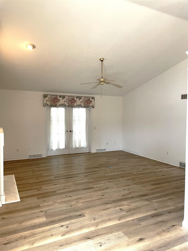 1206 N High Point Rd