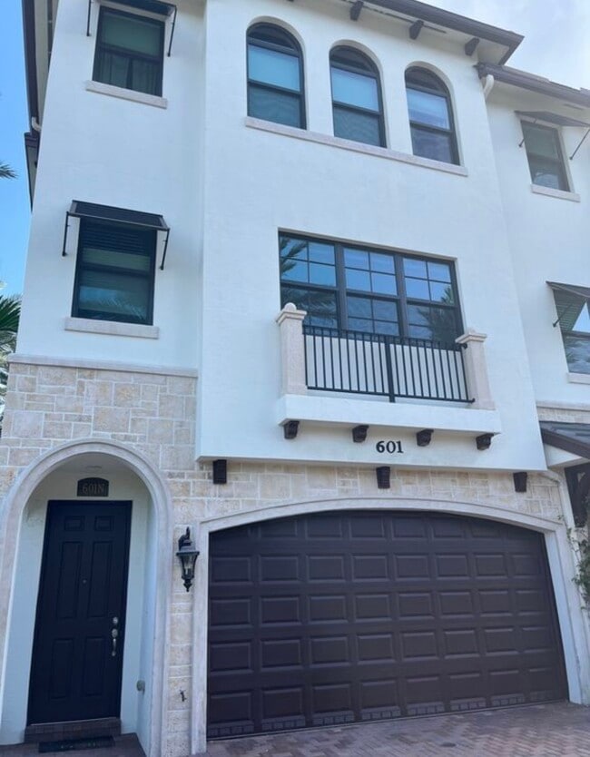 Photo - 601 Windward Cir N