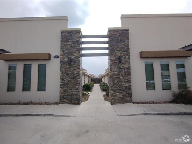 Building Photo - 1508 Coyote Hls Unit 1 Rental