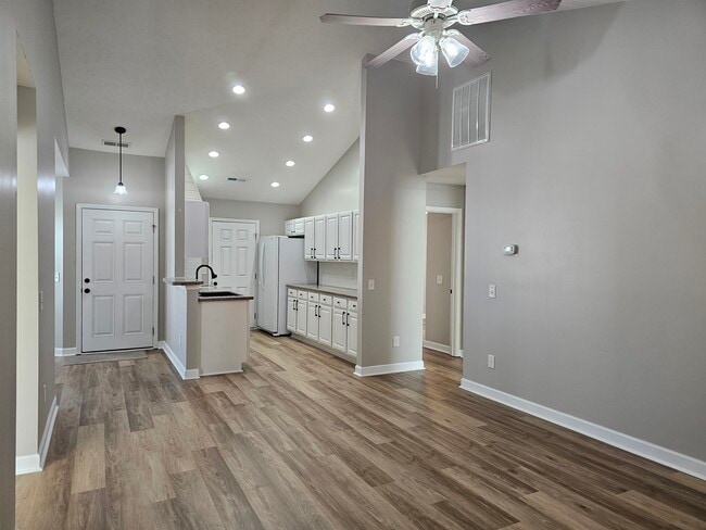 Photo - 118 Retreat Pl