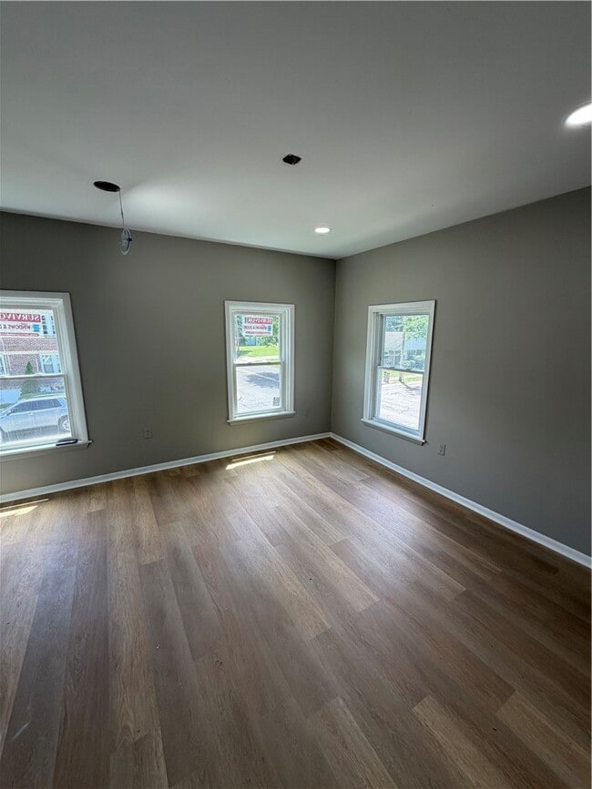 Photo - 352 Walnut St