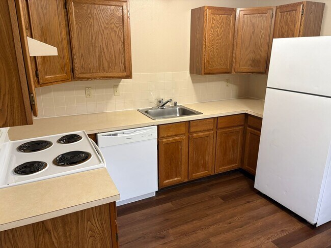 Photo - MP149 - 1014-1016 E Crown Ave Unidad 1014