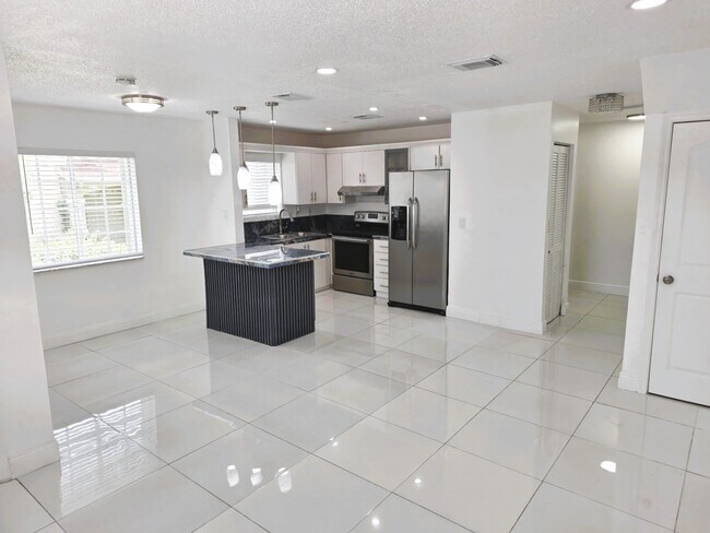 Photo - 18616 SW 100th Ave