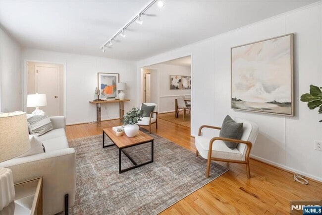 Photo - 947 E Glen Ave