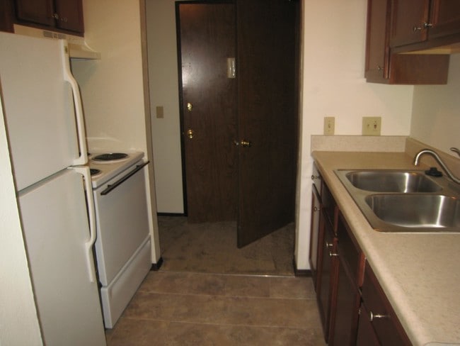 Kitchen - Oak Hill - Airport Hwy