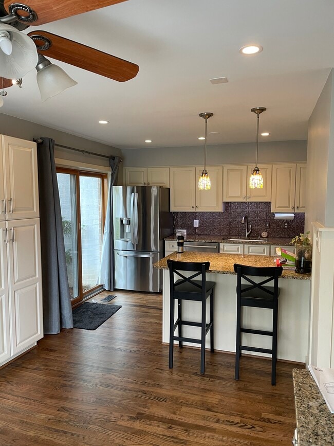 Photo - 7527 Broken Staff