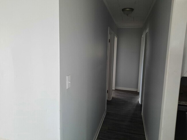 302 W Register Ave