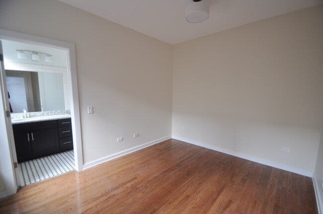 Photo - 1167 E 52nd St