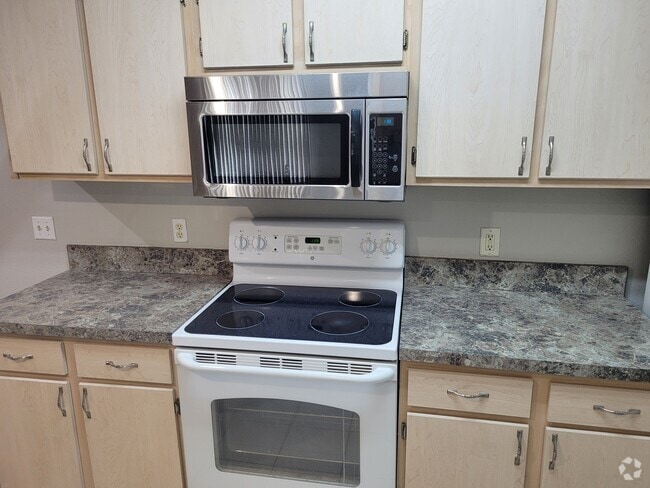 Building Photo - 814 Crest Pines Dr Unit 921 Rental
