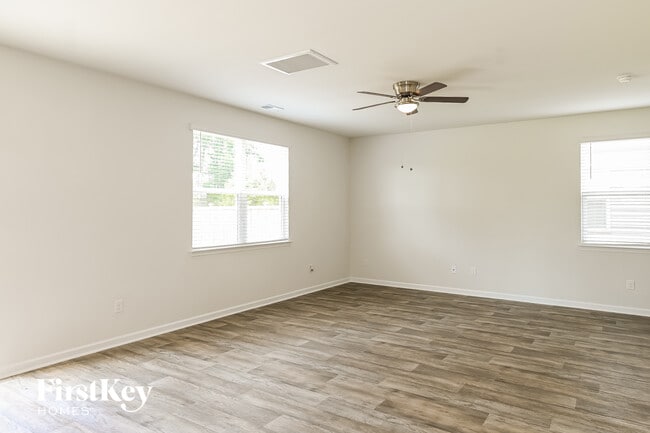 Photo - 196 Greenwich Dr