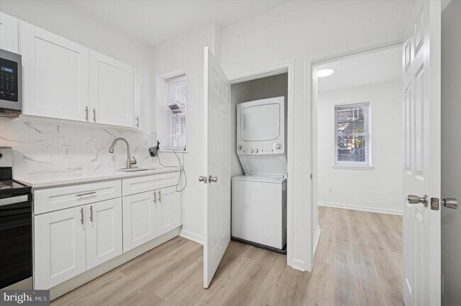 Photo - 2535 N Newkirk St Casa Adosada