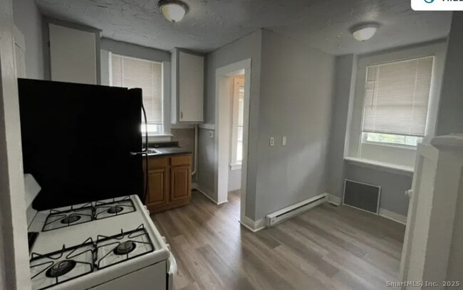 Photo - 570 Broad St