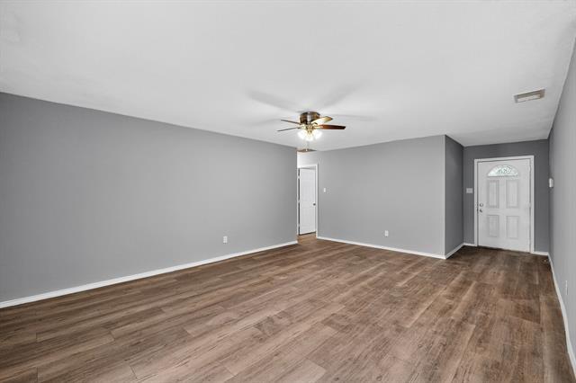 Photo - 5717 Macrae St