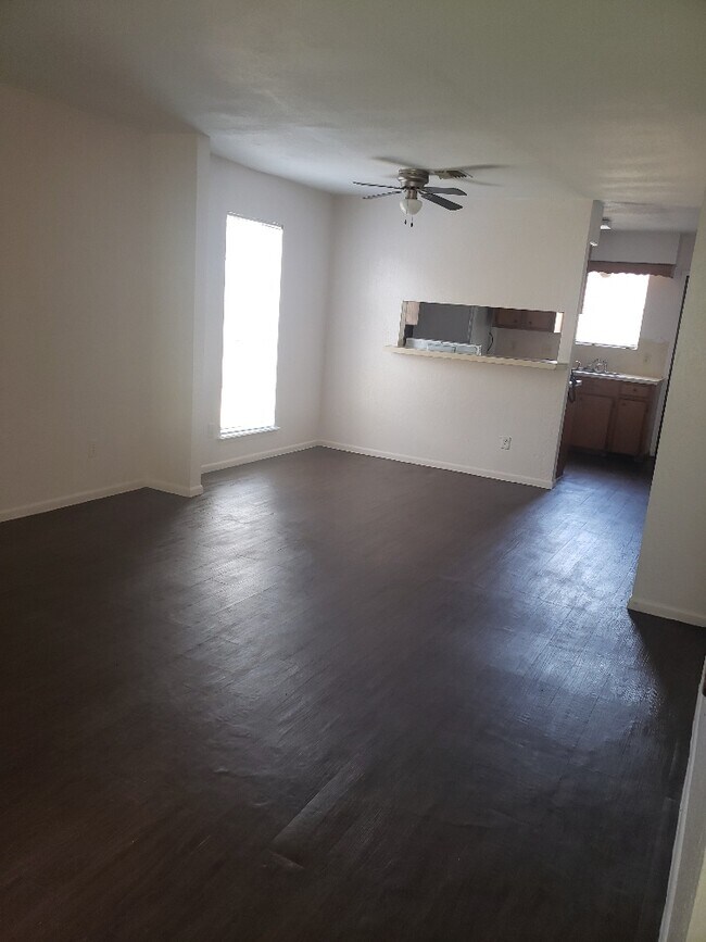 Photo - 5014 Meandering Ln Unidad C