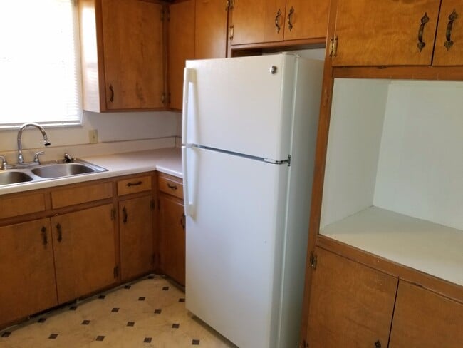 Photo - LARGE 1 BEDROOM WITH CARPORT BRICK HOME