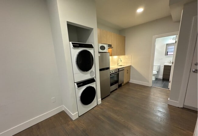 Building Photo - 270 Newbury St Unit 10 Rental