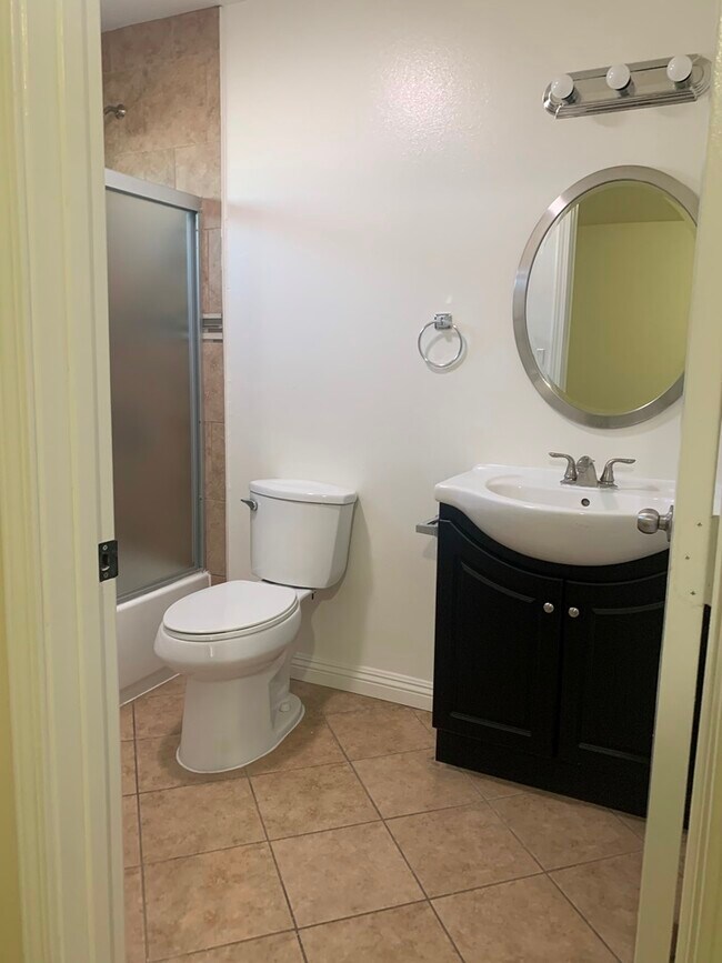 Photo - 1641 E 109th St