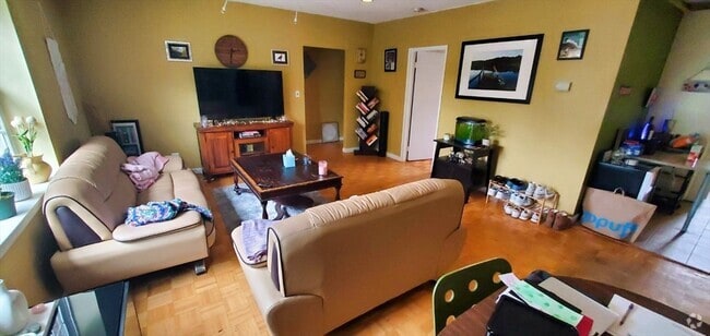 Building Photo - 153 Lake Shore Rd Unit 3 Rental
