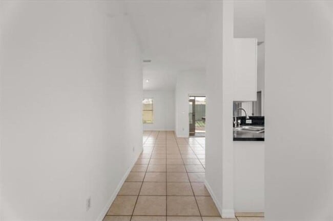 Photo - 980 Windward Way