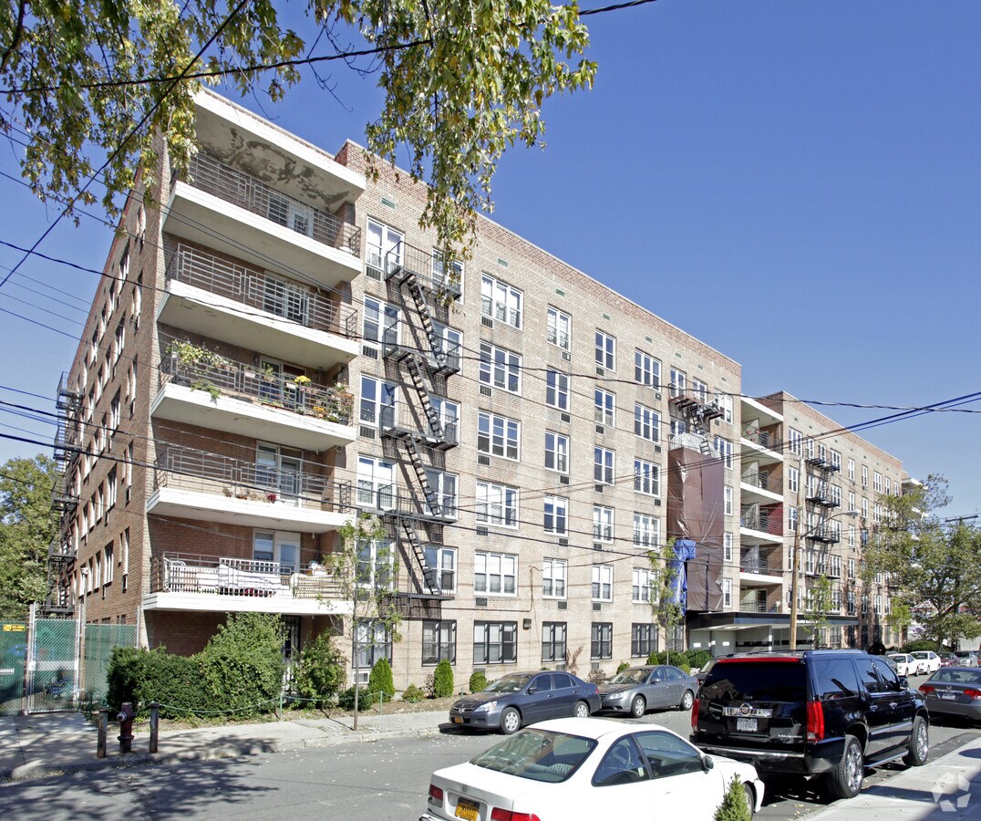 Photo - 1579 Rhinelander Ave Apartments