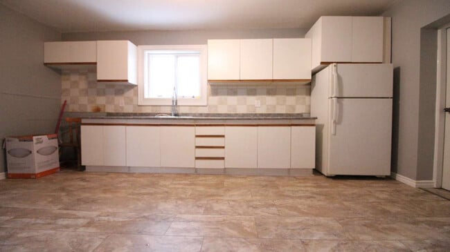 Photo - 39 Empress Ave N Unit 1