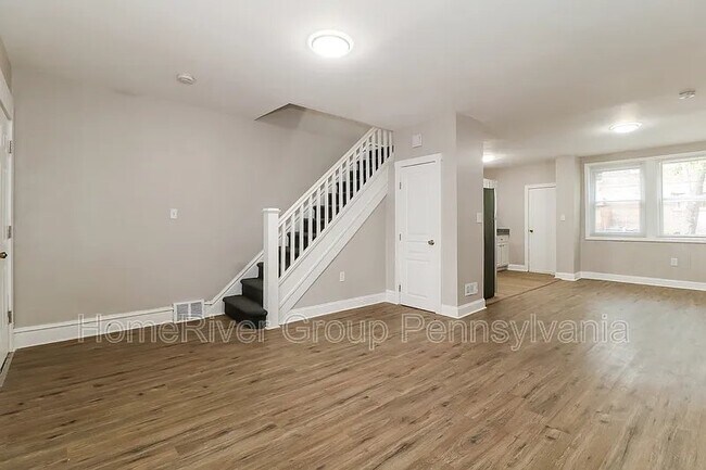 Photo - 2547 S Robinson St