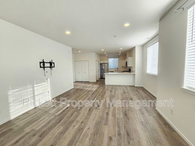 Photo - 946 NW Highgarden Dr