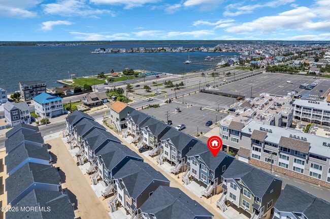 Building Photo - 16 Elder St