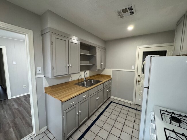 Photo - Spacious Waco Property