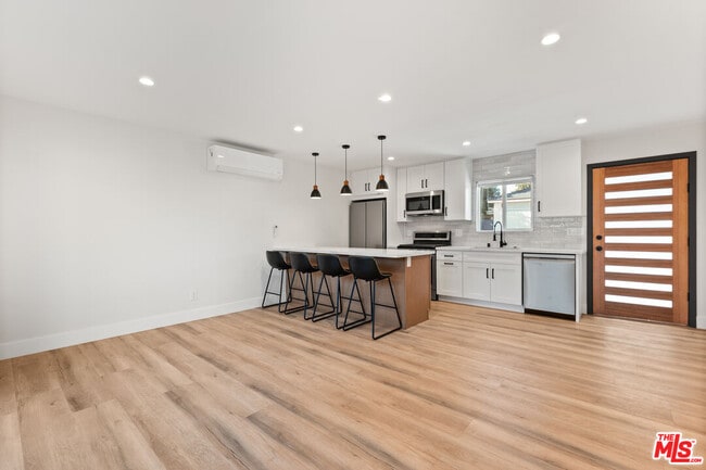 Photo - 6917 1/2 Hesperia Ave