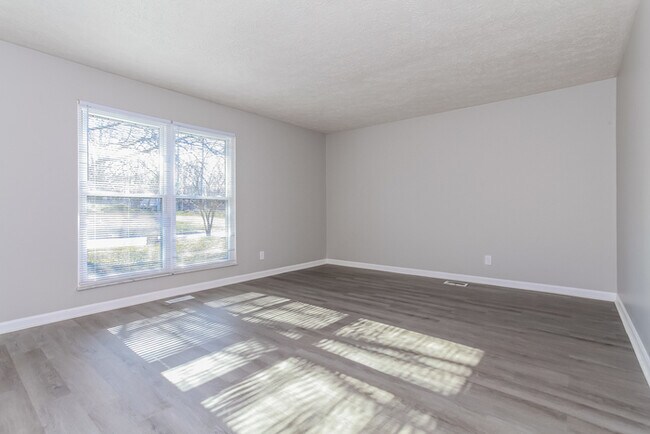 Photo - 1730 Calumet Way