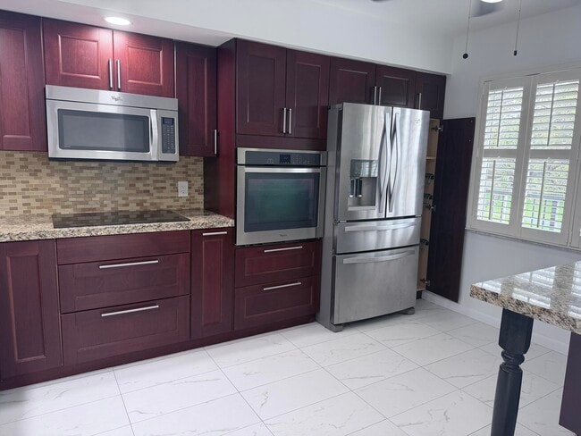 Building Photo - 1200 SW 125th Ave Unit 309 L