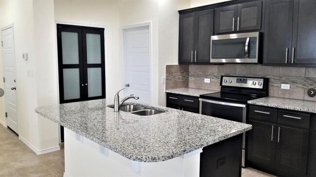 Photo - 704 Carillion Dr