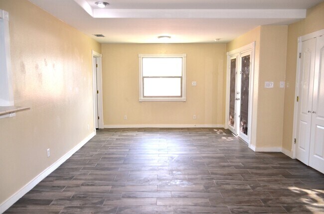 Photo - 308 E Olive St