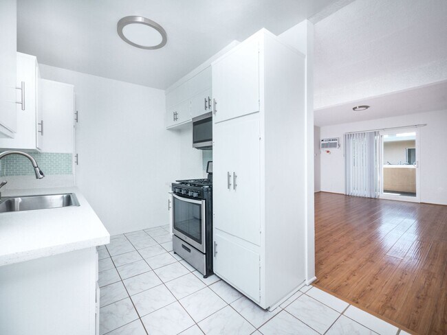 Photo - 1863 10th St.