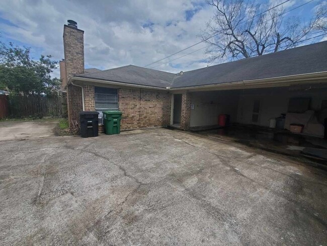 Photo - 10806 Lynbrook Dr Unidad b